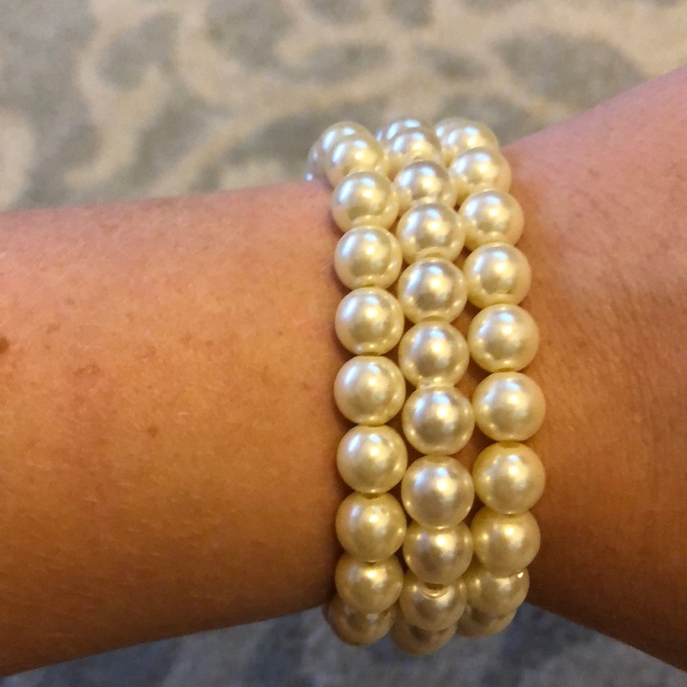 Pearl bracelet
